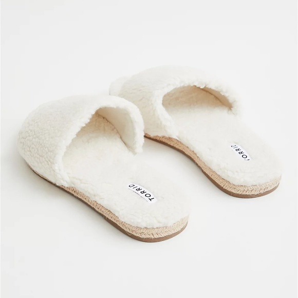 Torrid Sandals Slippers 13 Wide Ivory Shearling Slides SlipOn Open Toe Shoes New - Picture 3 of 7